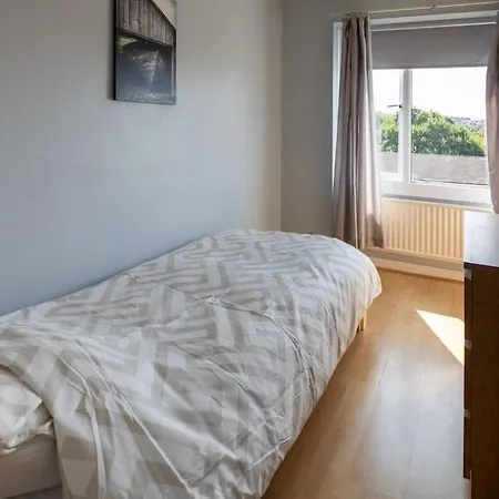 Cozy 3 Bed Garden House Bristol