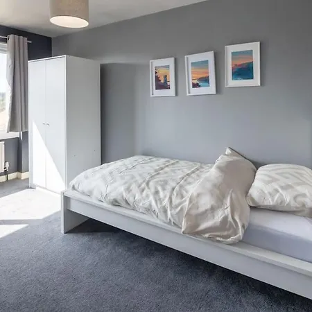 Cozy 3 Bed Garden House * בריסטול