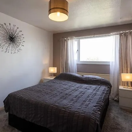 Cozy 3 Bed Garden House Apartment